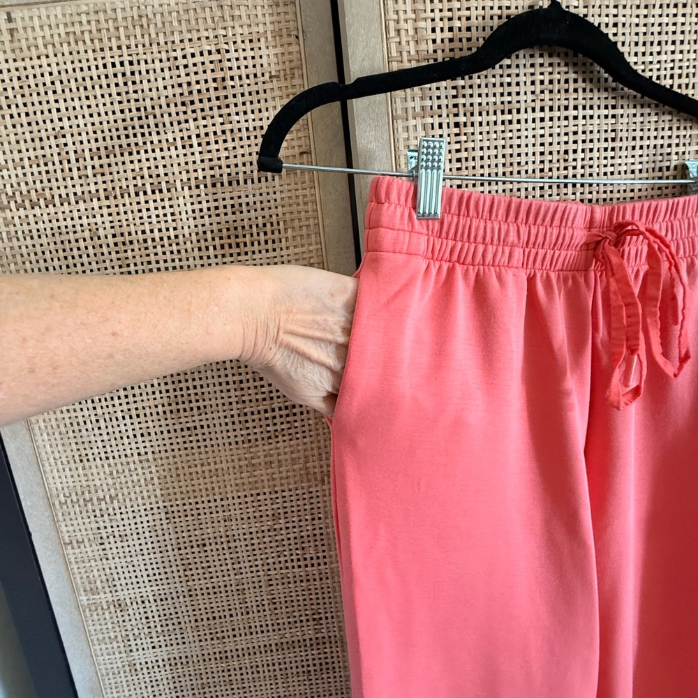 NUX Coral Hooded Crop Top & Drawstring Track Pants Set - Picture 8 of 16